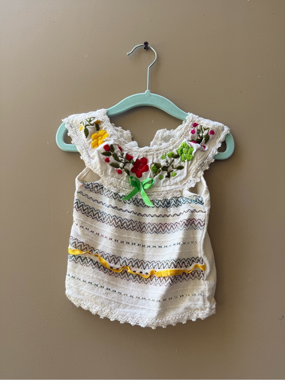 Embroidered Cream Girls' Sleeveless Top with Floral Detail